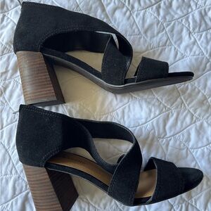 Lucky Brand Black Heels with Elegant Strappy Design